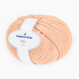 Wollknäuel in Pfirsichfarbe von Junghans-Wolle.