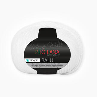 Balu von Pro Lana, weißes Garn in einem runden Knäuel.