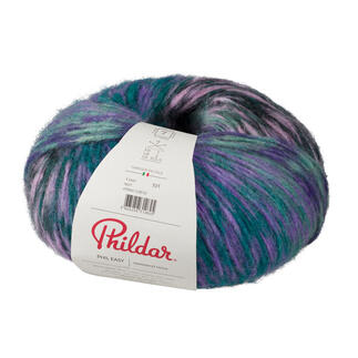 Knit-Garn Phil Easy in buntem Muster, weich und flauschig auf weißem Hintergrund.