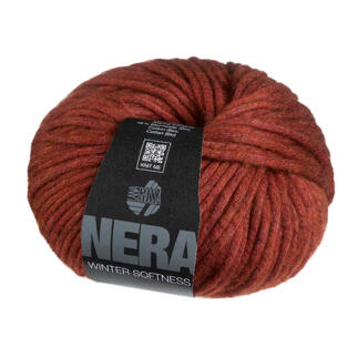 Rote Wolle 'Winter Softness' in einem Bällchen, perfekt für warme Strickprojekte.