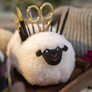 Schaf-Stifthalter von KnitPro in Form eines Schafes.