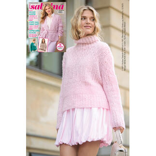 Frau trägt einen rosa Zopfmuster-Pulli, im Hintergrund ein Modemagazin.