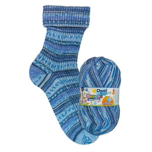 Opal Heroes 4-fach Socken in blau mit passendem Wollknäuel, auf weißem Hintergrund.