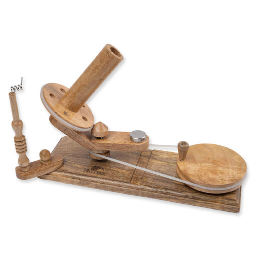 ProLana Mango Winder aus Holz mit Handkurbel.
