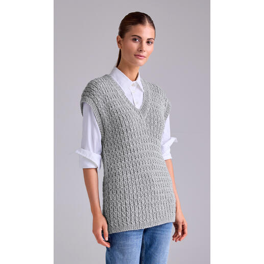 Grauer Pullunder aus Peru mit v-ausschnitt und lockerer Passform.