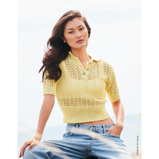 Gelbes Polo-Shirt aus Rico Cotton mit Netzmaschenmuster und Kurzärmeln.