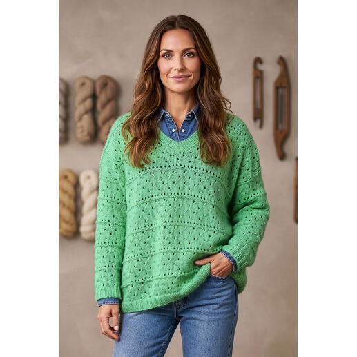 Anleitung für einen Pullover aus Lotti-Uni in zartem Grün.