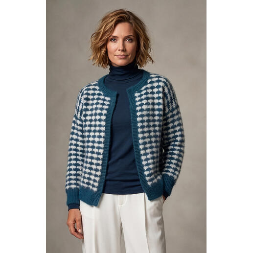 Anleitung für eine Jacke aus Alpafluffy in Blau-weißem Design.