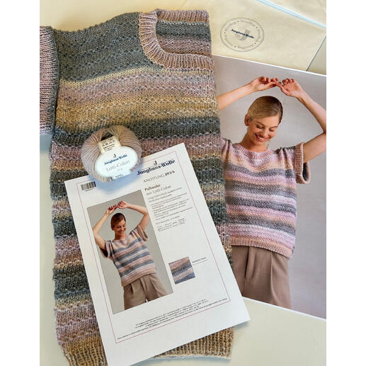 Pulloverzubehör mit Anleitung und gemusterter Strickseite.
