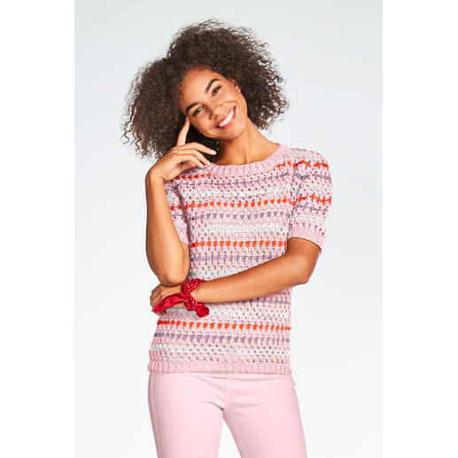 Gehäkelter Pulli aus Cottonprima in bunten Streifen mit kurzen Ärmeln.