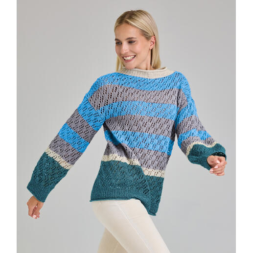 Pullover aus Wool-Yak in Blau- und Grautönen mit lockerem, strukturiertem Muster.