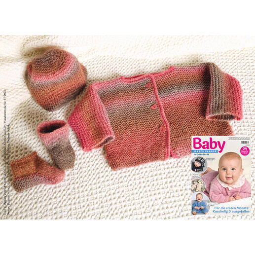 Set mit Babyjacke, Mütze und Söckchen in sanften Pastellfarben.