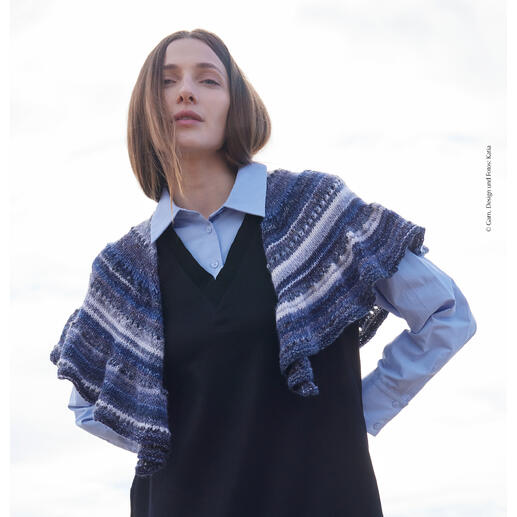 Tuch aus Merino Seta Tones, elegant drapiert von einer Frau.
