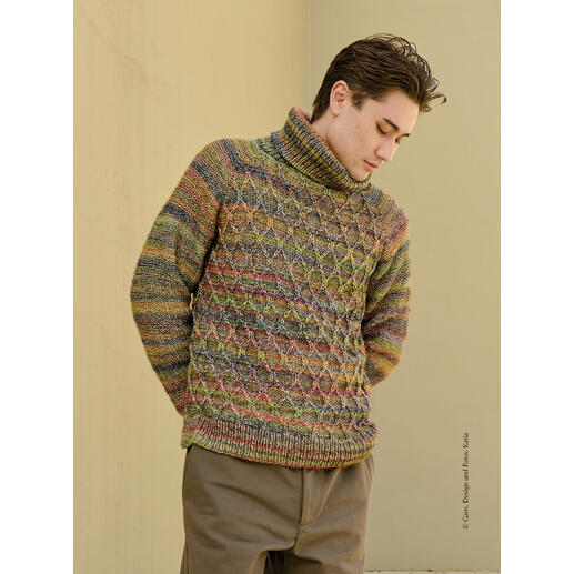 Herren-Pullover aus Cotton-Merino Rainbow in bunten Farben, getragen von einem Mann.