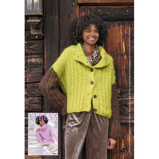 Grüne Jacke mit Stehkragen aus Nappy, kombiniert mit einer braunen Bluse.