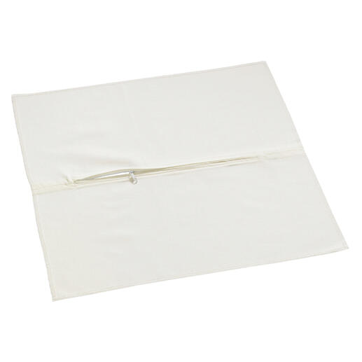 Beige Kissenrücken mit sichtbarem Reißverschluss.