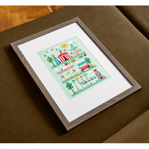 Bunte Kreuzstich-Motive von Karussells und Fahrgeschäften.