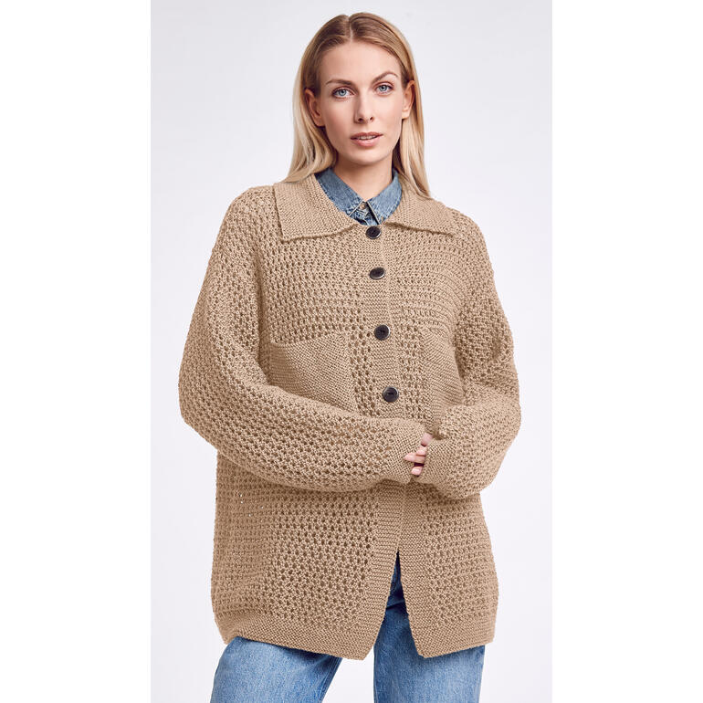 Beige Jacke aus Seidana, weibliches Model zeigt modischen Stil.