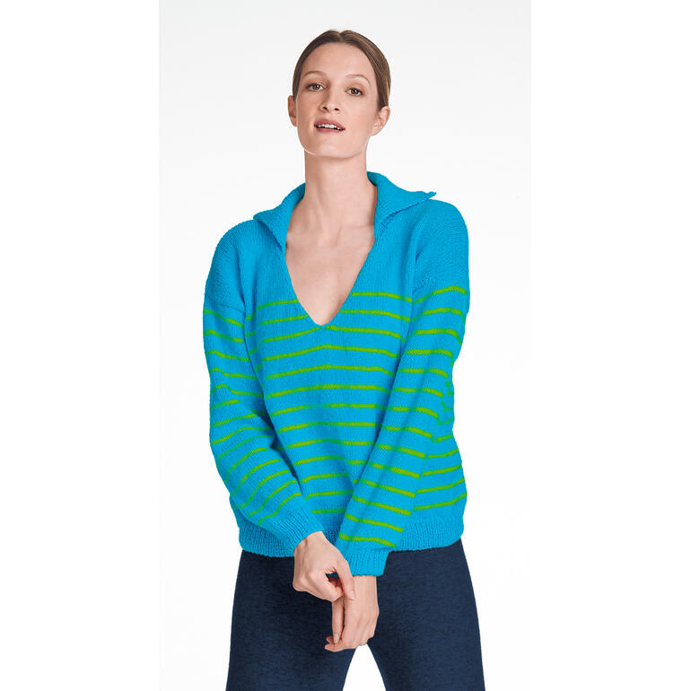 Blauer Pullover aus Aparta-Nova mit grünem Streifenmuster