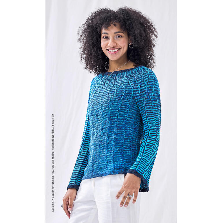 Pulli mit Rundpasse aus Bobbel Cotton in Blau mit Rippstruktur.