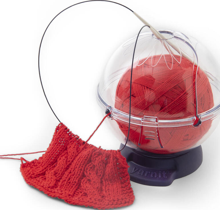 Wollknäuelhalter von Prym mit Strickstück