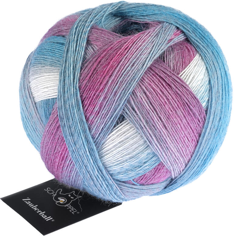 Zauberball® von Schoppel Wolle in sanften Rosa- und Blautönen.