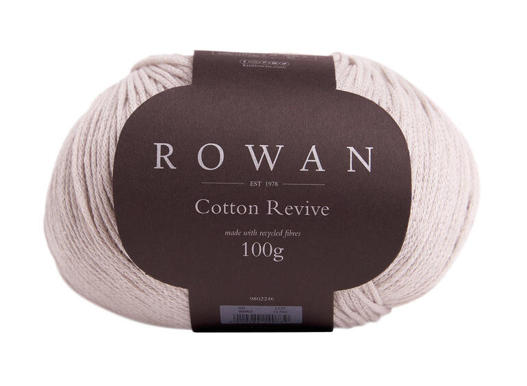 Cotton Revive von Rowan, helles Wollknäuel mit Etikett.