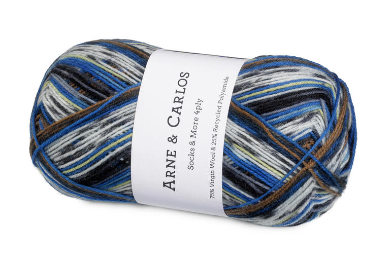 Gestreiftes Wollknäuel Socks & More von Kremke in Blau und Braun.