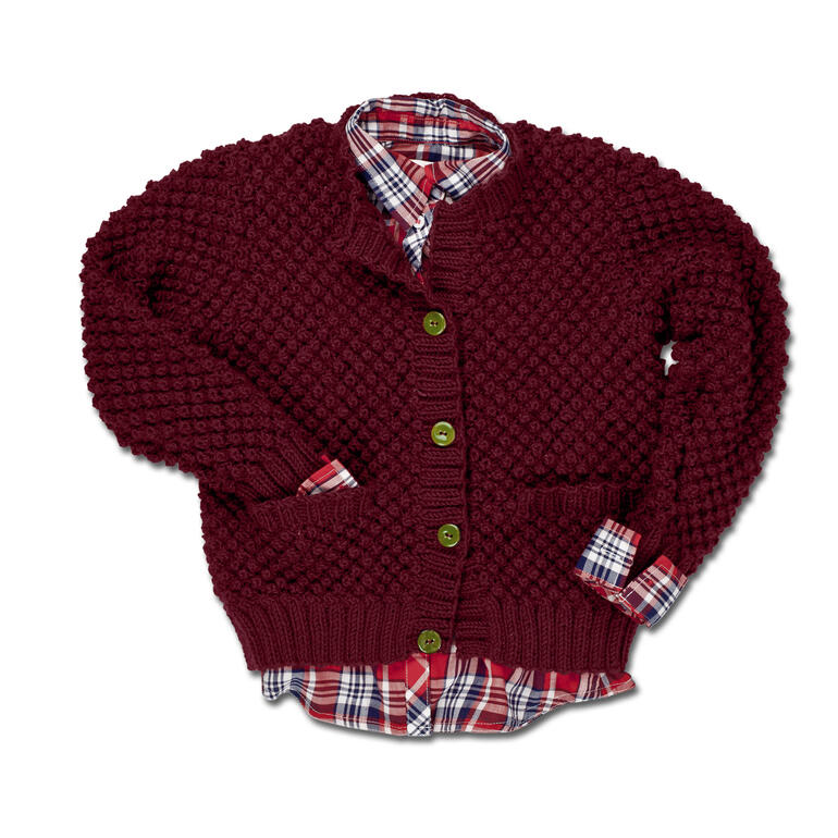 Jacke aus Merino-Classic in Rot mit gehäkelten Details.