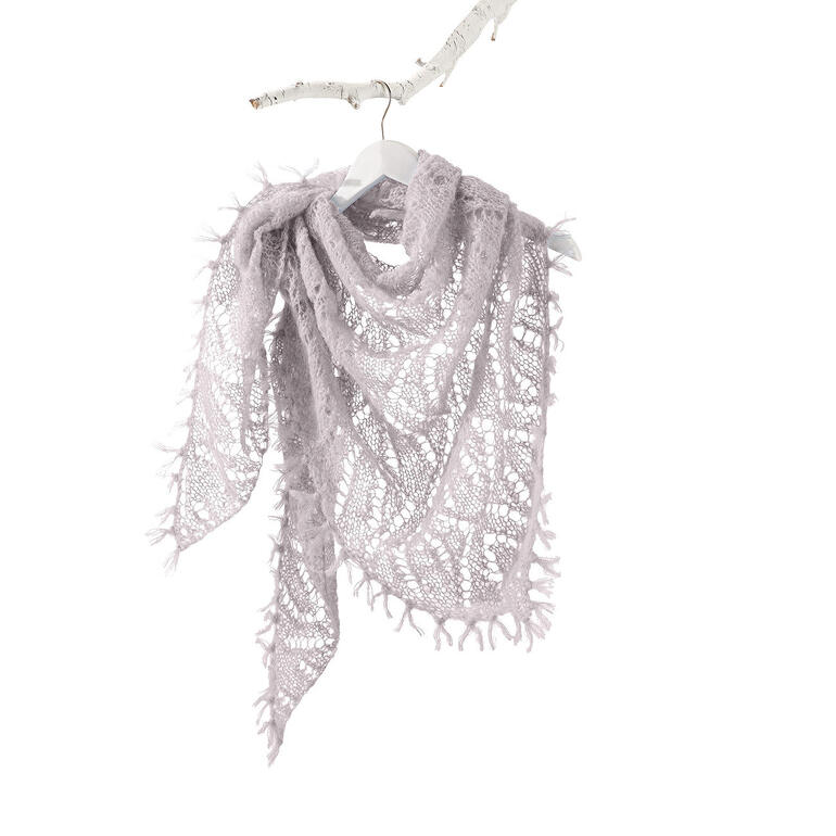 Graues Dreiecktuch aus Aerea mit Fransen, an einem Kleiderbügel aufgehängt.