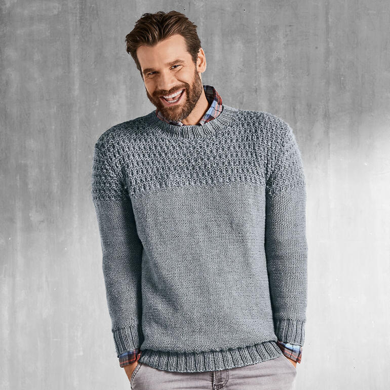 Herrenpullover aus Merino-Extrafein und Canoso in sanften Grautönen, frontal dargestellt.