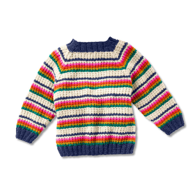 Gestreifter Pullover in leerfarbenem und buntem Design auf weißem Hintergrund.