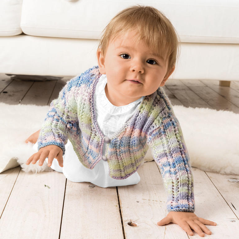 Baby-Jacke aus Baby Dream dk, in sanften Farben für Kleinkinder.