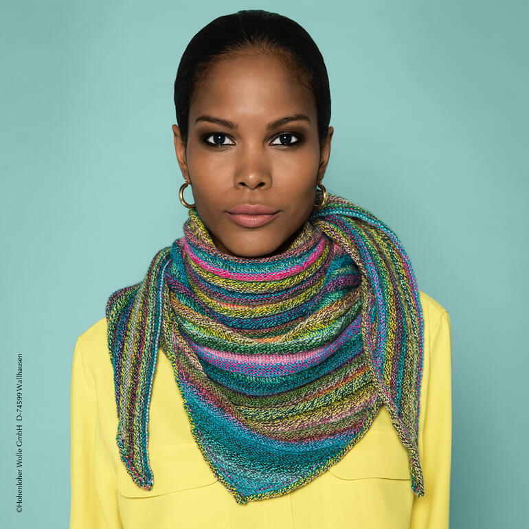 Buntes Dreiecktuch mit verschiedenen Farben und Fransen.