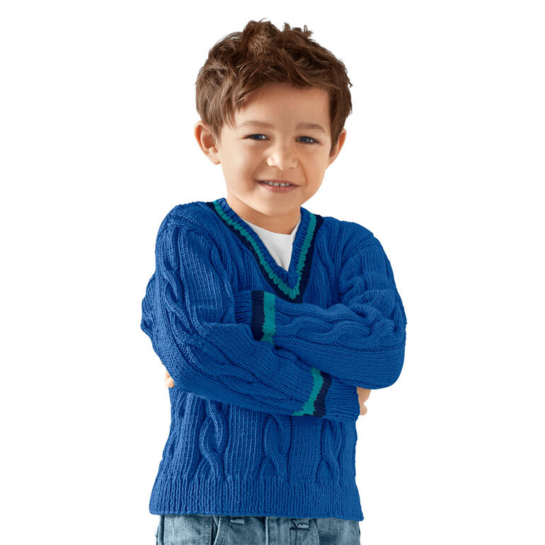 Kinderpulli aus Cotonia II in Blau mit V-Ausschnitt und Zopfmuster.