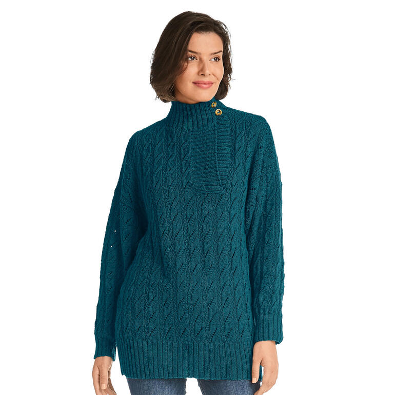 Frau in tealfarbenem Pullover aus Nuovo Merino 180