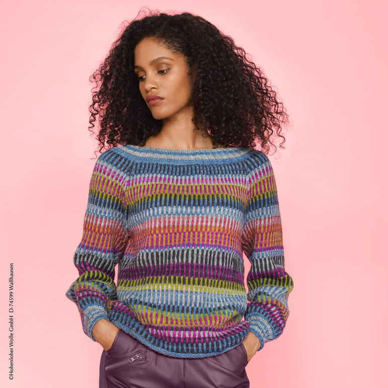 Pullover aus buntem HanfWerk mit langen Ärmeln.