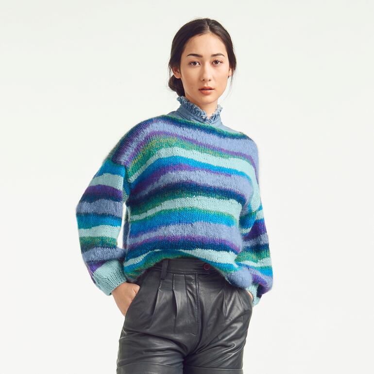Bunter Pullover aus Rima, Scala und Feelana, stilvoll kombiniert.