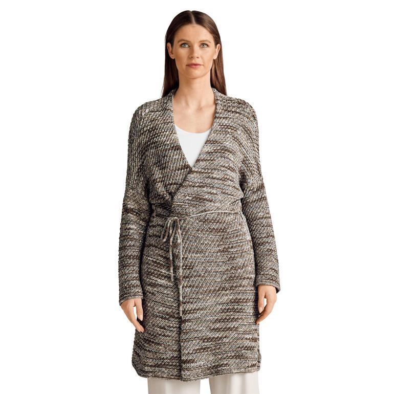 Kurzmantel aus Silka in Braun mit Bindegürtel und langem Schnitt.