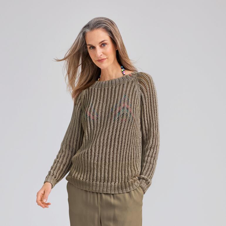 Pullover aus Recycle & PET in olivgrün mit lockerer Passform.