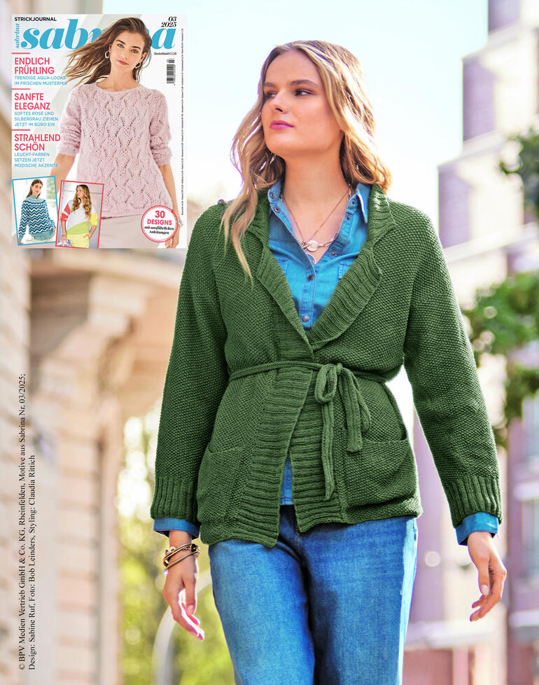 Grüne Jacke aus Recycle & PET mit Taillengürtel und klassischem Kragen.