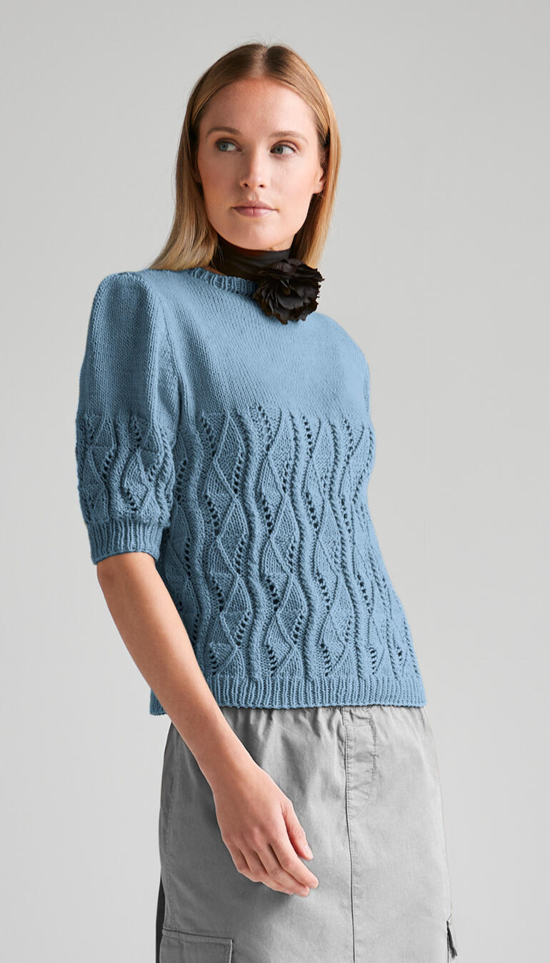 Pullover aus Cotonia-Mezzo in sanftem Blau mit Lochmuster.
