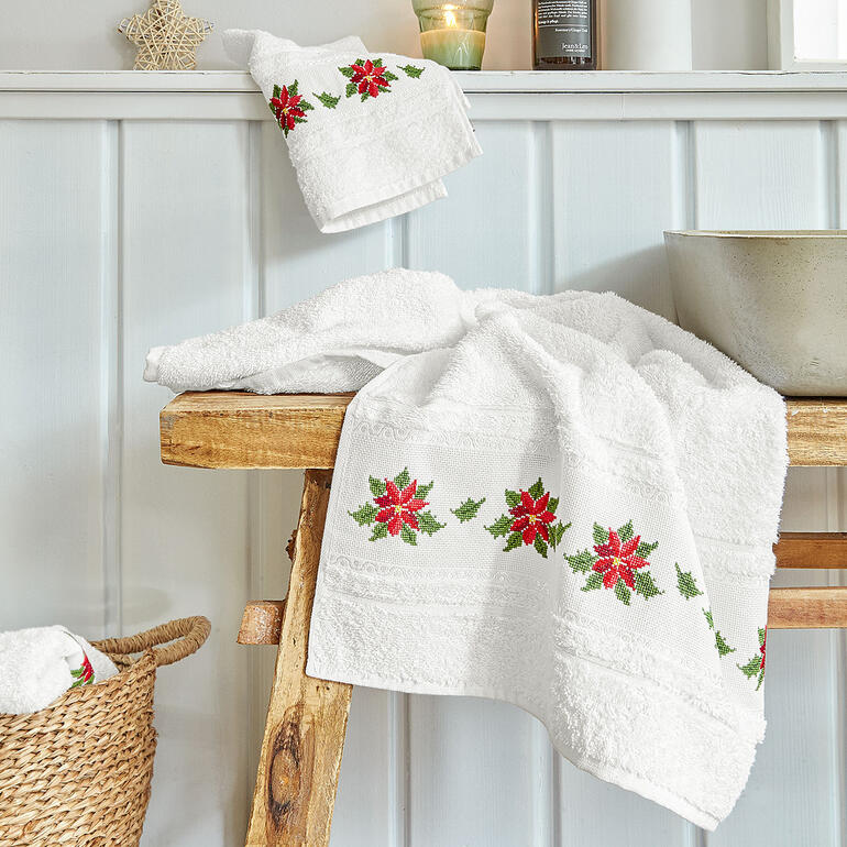Frottiertücher mit Weihnachtssternen, schön drapiert.