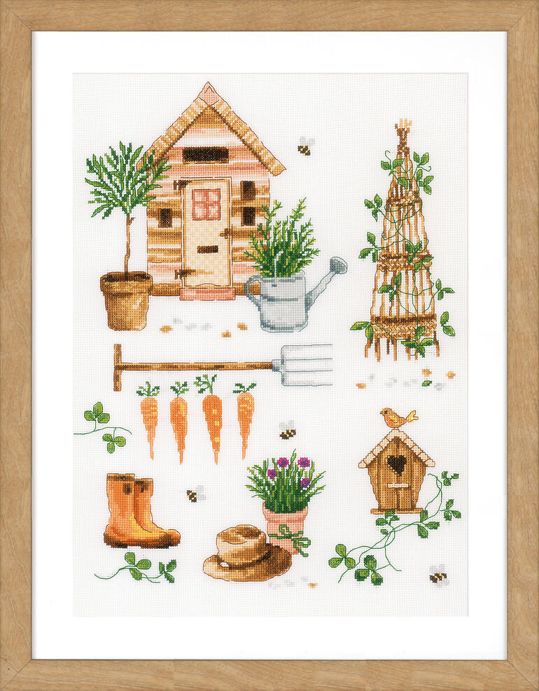 Stickbild mit verschiedenen Gartenmotiven: Haus, Gießkanne, Pflanze, Karotten.