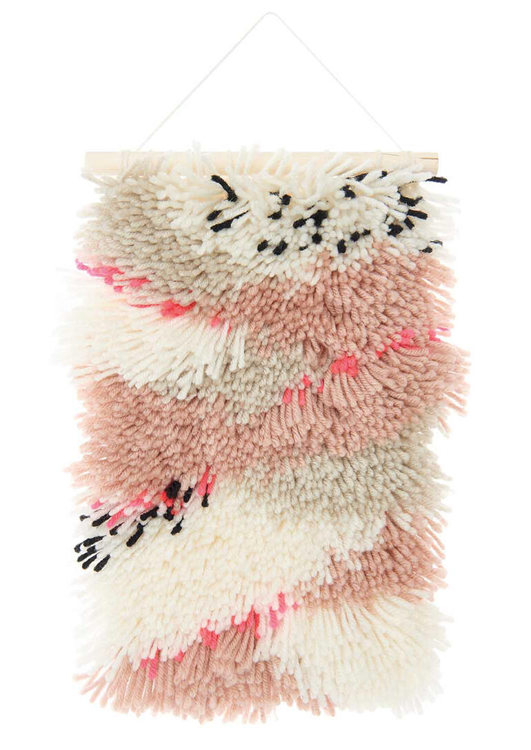 Knüpfset für einen Wandbehang mit abstraktem Landschaftsdesign.