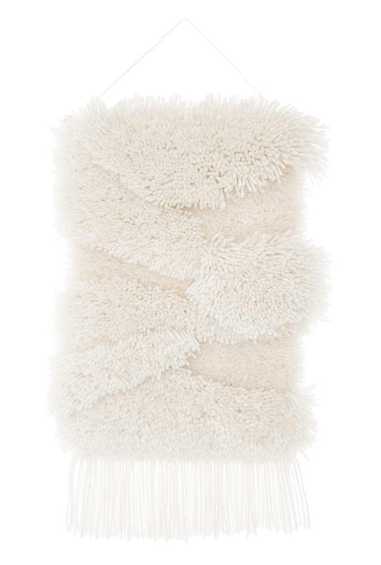 Knüpfset mit Materialien für einen Wandbehang in weißem Design.